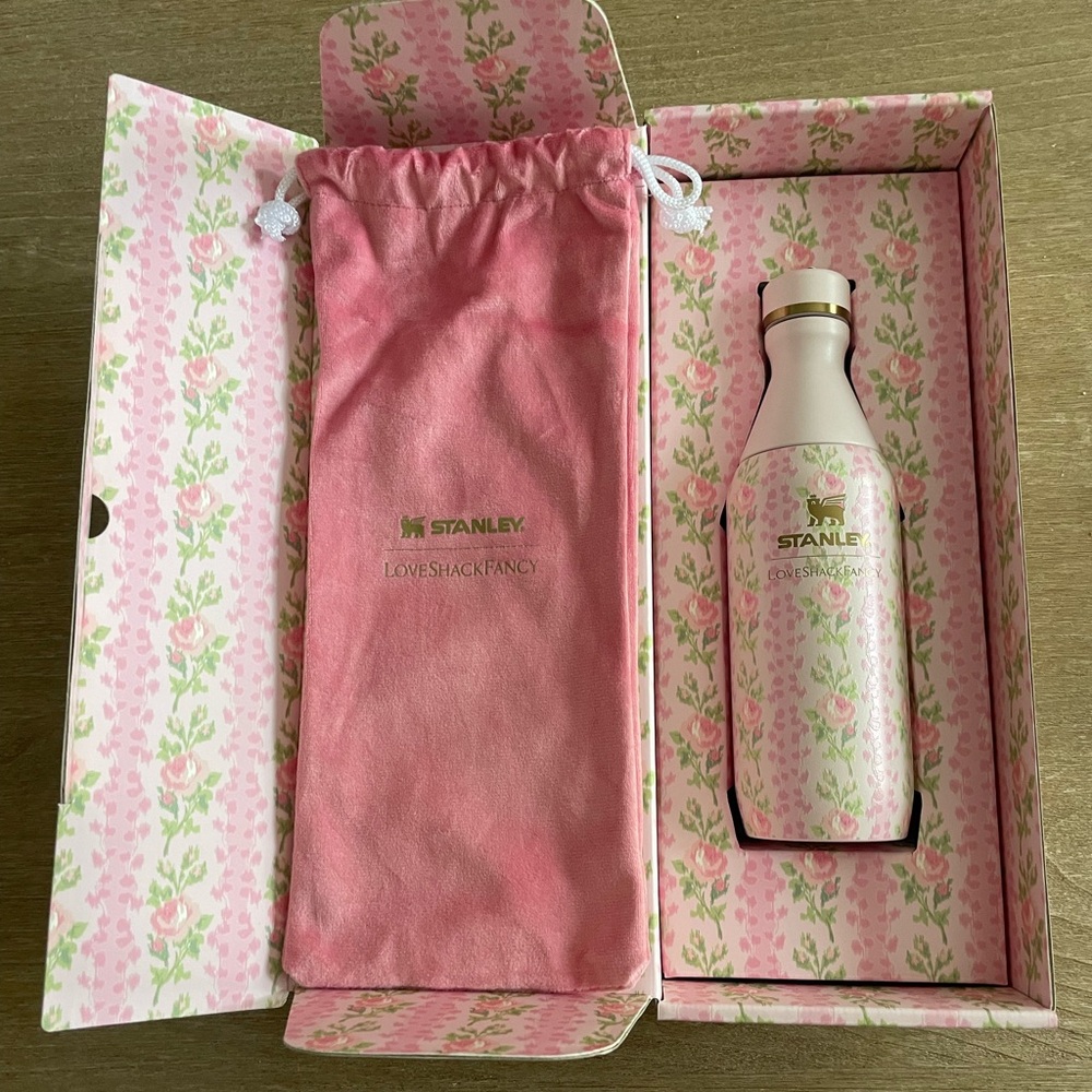 The Stanley X LoveShackFancy All Day Slim Bottle | 12 Oz

Brand new - Picture 3 of 5